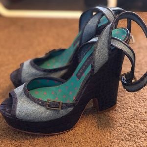 Marc Jacobs denim/embossed leather wedge/heel